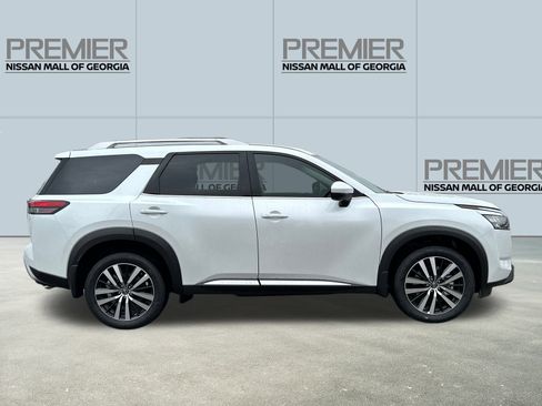 New 2025 Nissan Pathfinder Platinum image 4