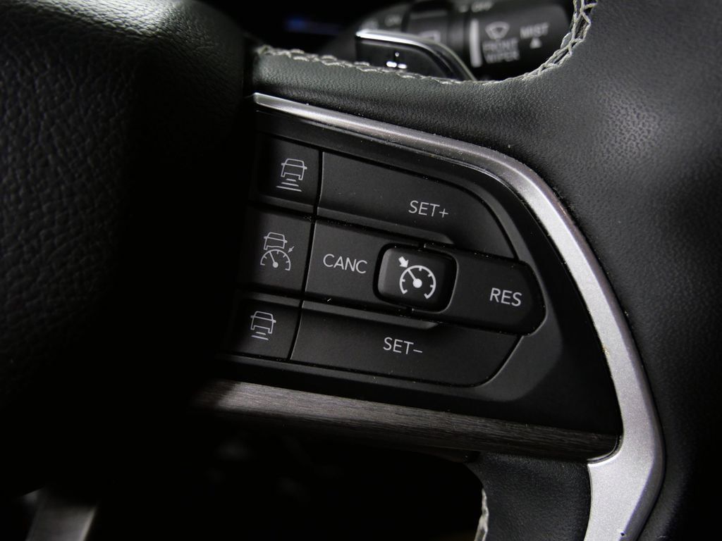Used 2023 Jeep Grand Cherokee Limited AWD/4WD image 23
