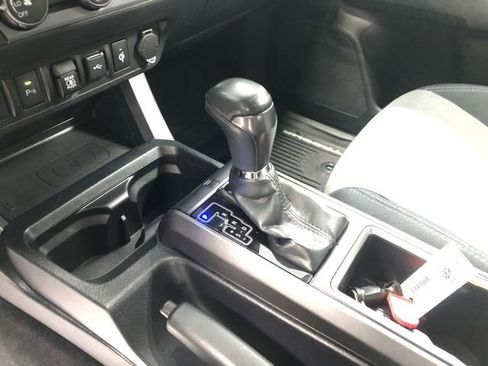 Used 2020 Toyota Tacoma TRD Off-Road image 24