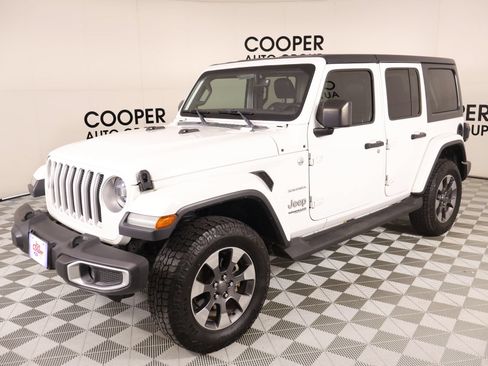 Used 2018 Jeep Wrangler Unlimited Sahara AWD/4WD image 11