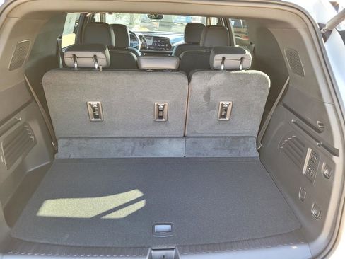 New 2026 Chevrolet Traverse High Country image 8