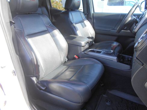 Used 2021 Toyota Tacoma TRD Pro AWD/4WD image 10