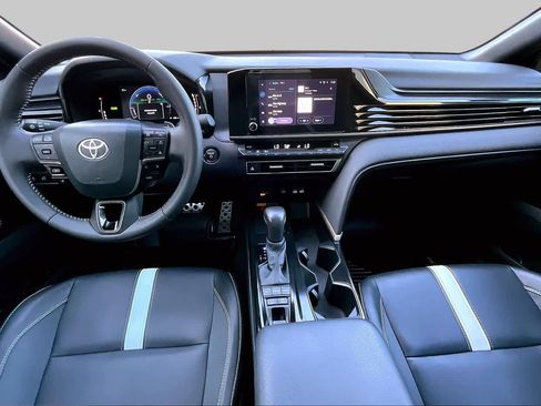 Used 2025 Toyota Camry SE w/ Convenience Package FWD image 15