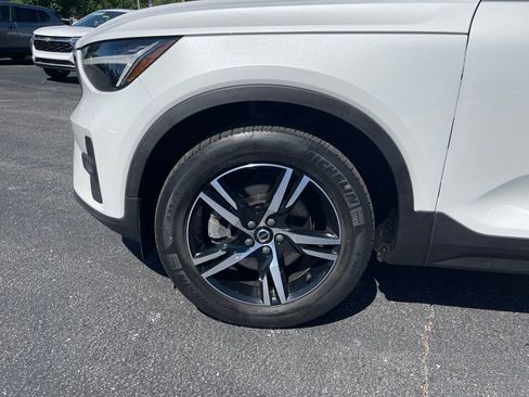 Used 2023 Volvo XC40 B5 Plus AWD/4WD image 4