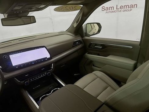 Used 2025 Chevrolet Suburban Z71 w/ Comfort Package image 26