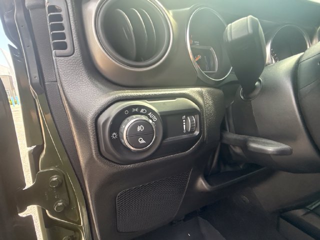 Used 2023 Jeep Gladiator Sport AWD/4WD image 19