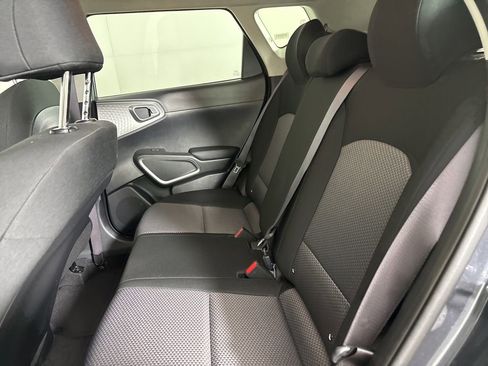 Used 2025 Kia Soul LX w/ LX Technology Package FWD image 16