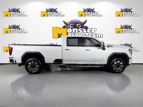 Used 2024 GMC Sierra 3500 Denali image 4