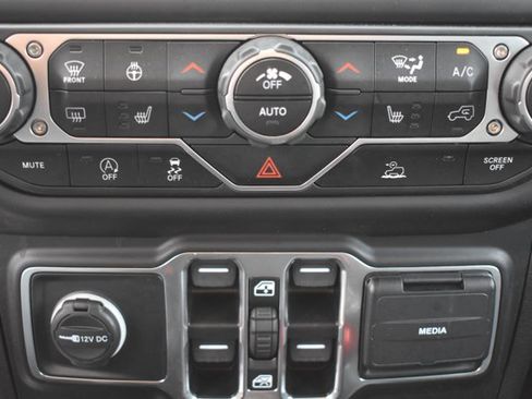 Used 2023 Jeep Gladiator Overland w/ Cold Weather Group AWD/4WD image 25