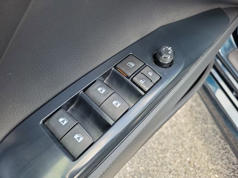 Used 2018 Toyota Camry SE w/ Convenience Package image 19