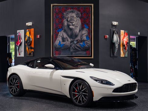 Used 2018 Aston Martin DB11 V12 RWD image 4