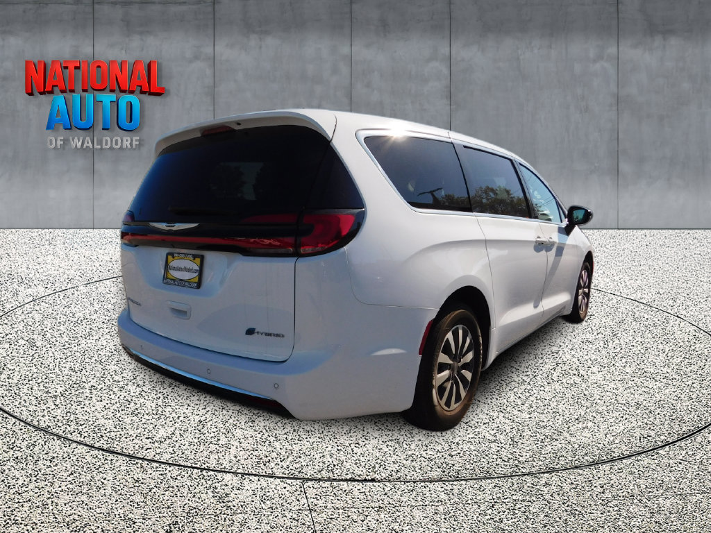 Used 2024 Chrysler Pacifica Limited FWD image 7