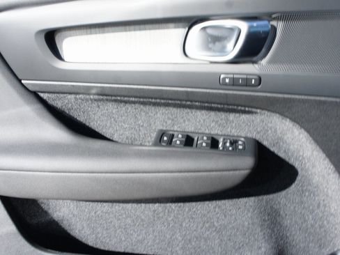 New 2025 Volvo XC40 B5 Core w/ Protection Package Premier image 18