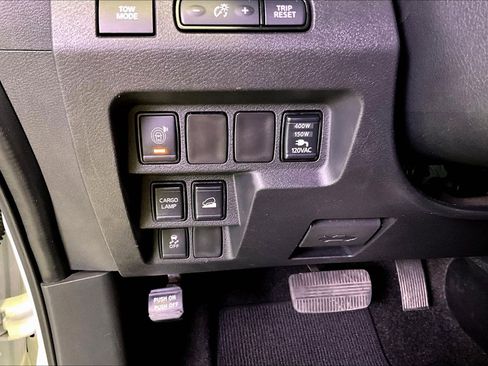 Used 2022 Nissan Frontier SV AWD/4WD image 17