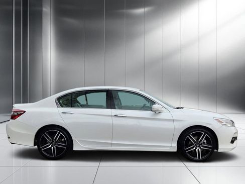 Used 2016 Honda Accord Touring image 23