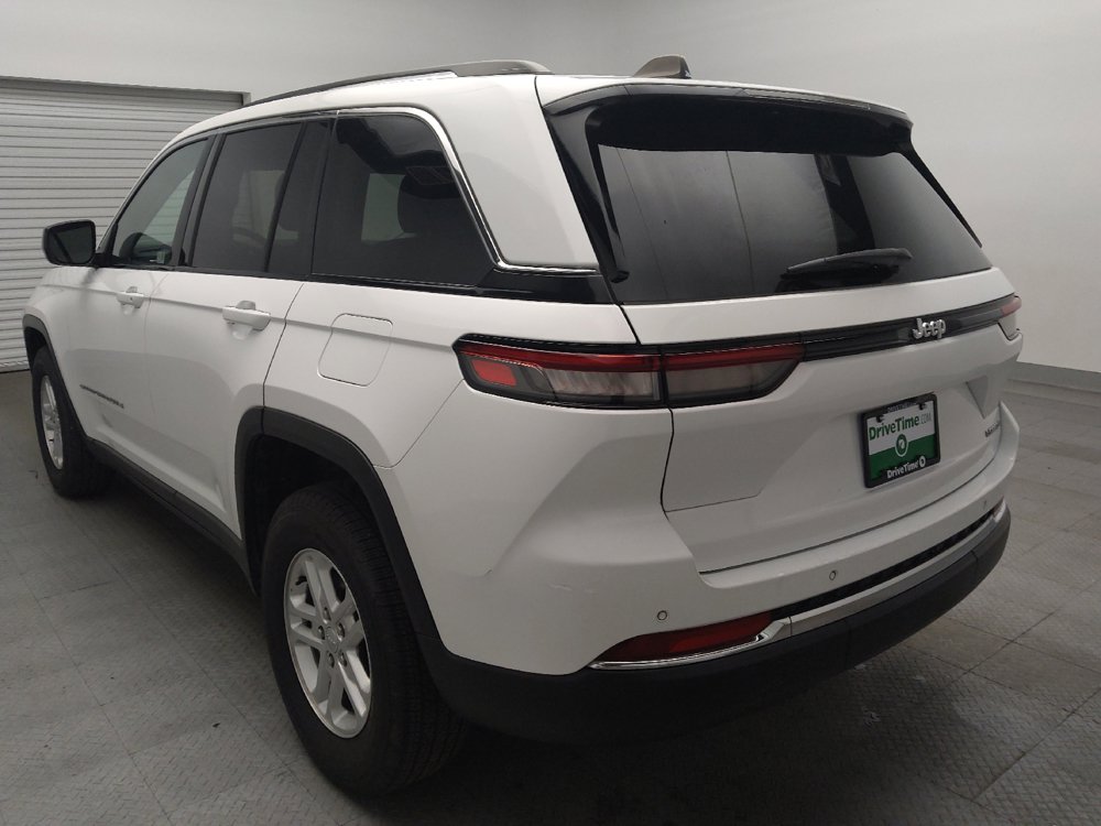 Used 2024 Jeep Grand Cherokee Laredo RWD image 5