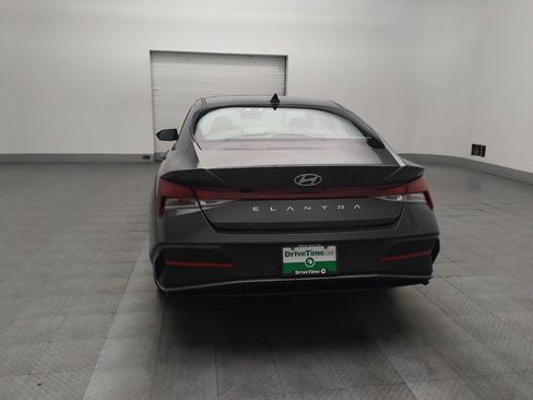 Used 2024 Hyundai Elantra SE FWD image 6