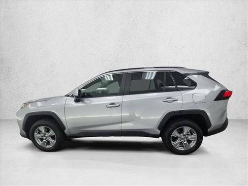 Used 2022 Toyota RAV4 XLE w/ Convenience Package FWD image 9
