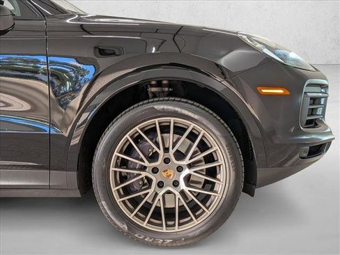 Certified 2023 Porsche Cayenne Platinum Edition image 11