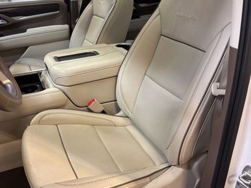 Used 2024 GMC Yukon Denali w/ Advanced Technology Package image 13