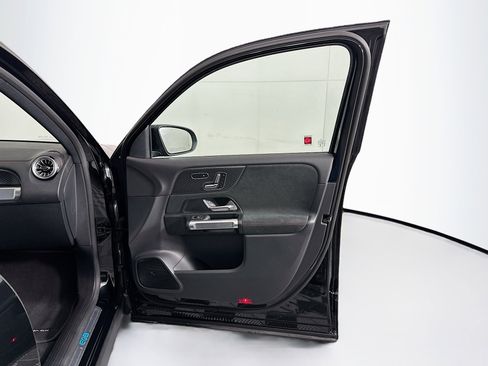 Used 2024 Mercedes-Benz EQB 250+ image 34