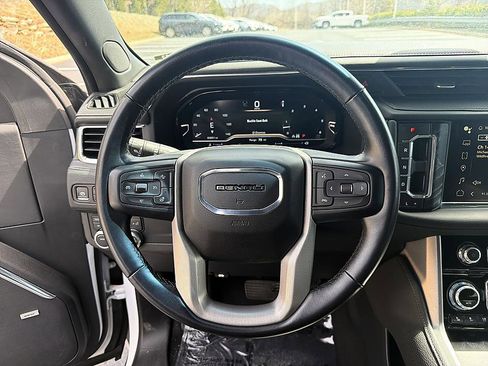Used 2023 GMC Yukon Denali image 13
