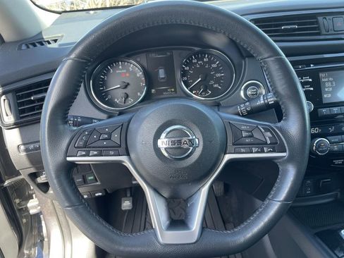 Used 2017 Nissan Rogue SV image 15