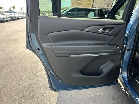 Certified 2025 Chevrolet Traverse LT image 12