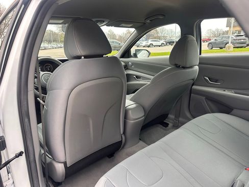 Used 2023 Hyundai Elantra SEL w/ Convenience Package image 16
