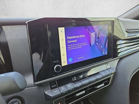 Used 2025 Toyota Camry SE w/ Convenience Package FWD image 13