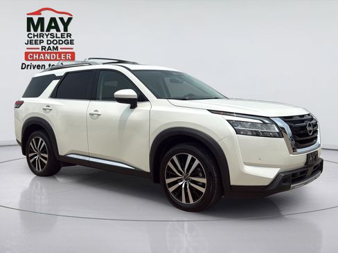 Used 2024 Nissan Pathfinder Platinum w/ Cargo Package AWD/4WD image 1