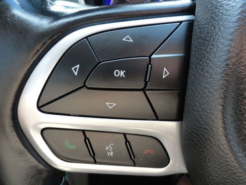 Used 2021 Chrysler Pacifica Touring-L image 26