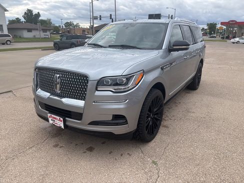 Used 2022 Lincoln Navigator L Reserve image 2