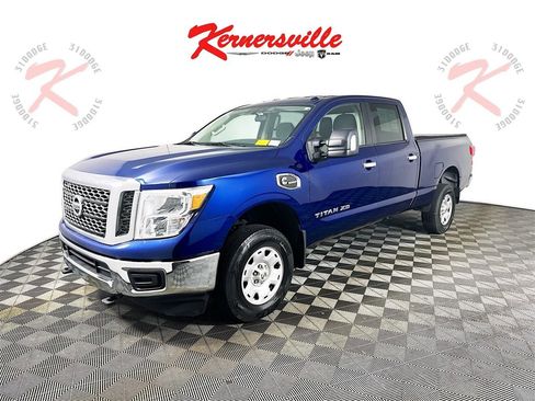 Used 2017 Nissan Titan SV image 3