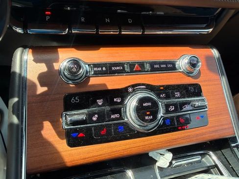 Used 2020 Lincoln Aviator Reserve w/ Elements Package Plus AWD/4WD image 38