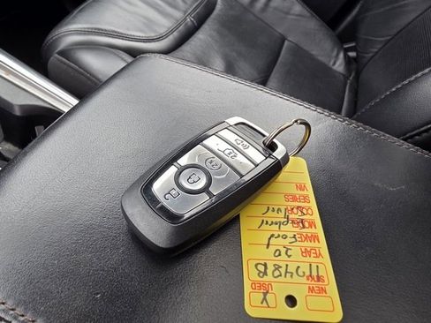 Used 2020 Ford Explorer Platinum w/ Premium Technology Package image 37