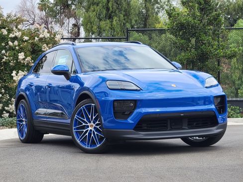 New 2026 Porsche Macan 4 Electric AWD/4WD image 9