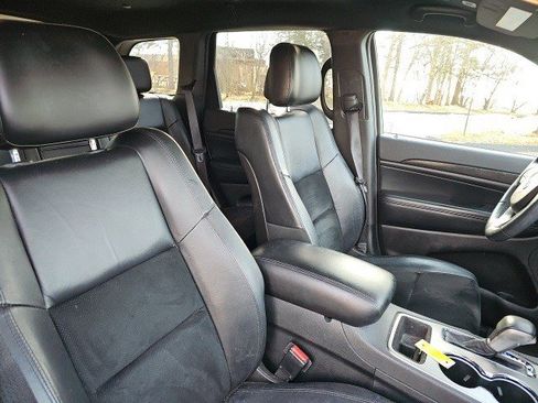 Used 2018 Jeep Grand Cherokee Altitude image 12