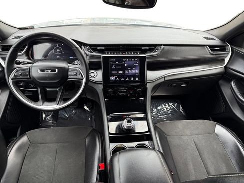 Used 2023 Jeep Grand Cherokee Altitude image 13