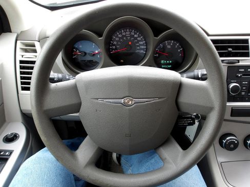 Used 2010 Chrysler Sebring Touring image 14