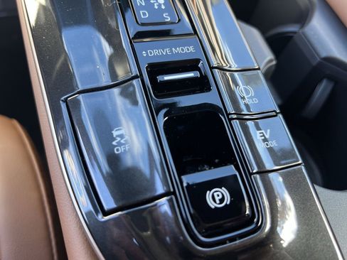 New 2025 Toyota Crown Signia image 25