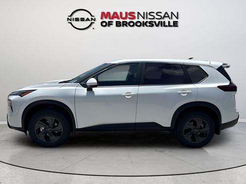 Used 2026 Nissan Rogue SV FWD image 6