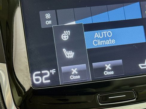Used 2019 Volvo XC90 T5 Momentum w/ Multimedia Package AWD/4WD image 4