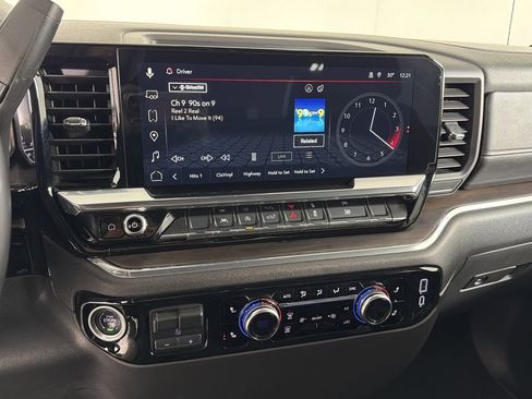 Used 2025 GMC Sierra 1500 SLT image 27