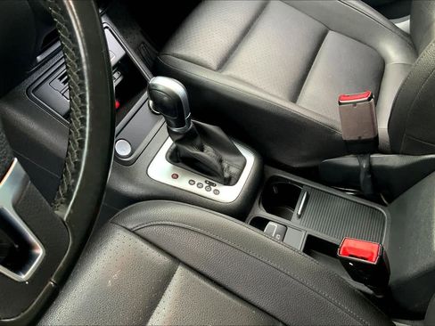 Used 2017 Volkswagen Tiguan Wolfsburg Edition image 14