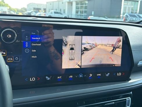 Used 2026 Chevrolet Traverse LT w/ Driver Confidence Package FWD image 23