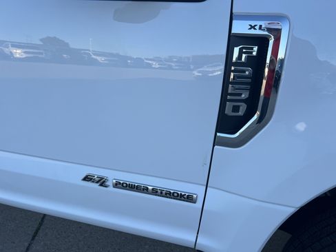 Used 2022 Ford F250 XL w/ Power Equipment Group image 3