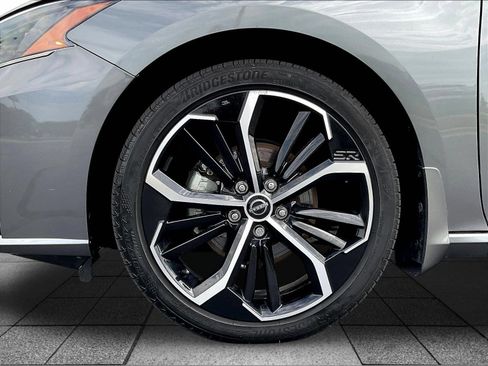 Used 2023 Nissan Altima 2.5 SR w/ SR Premium Package FWD image 37