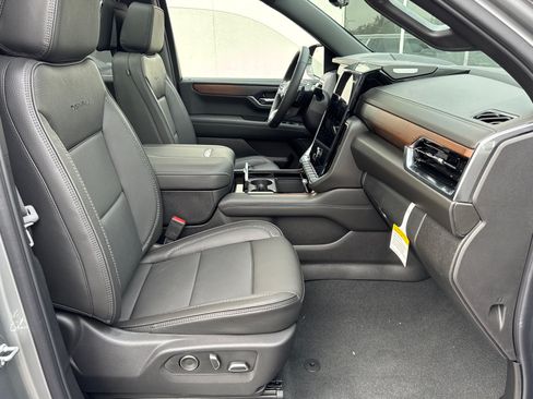 New 2026 GMC Yukon XL Denali w/ Denali Reserve Package AWD/4WD image 17