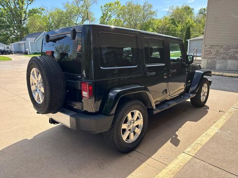 Used 2013 Jeep Wrangler Unlimited Sahara AWD/4WD image 4